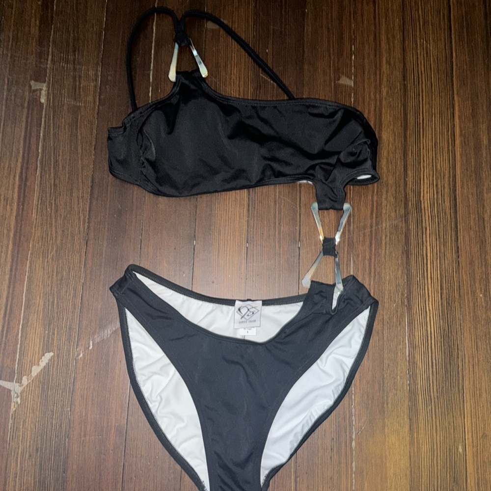 Black One-Shoulder Ring-Detail One-Piece Swimsuit